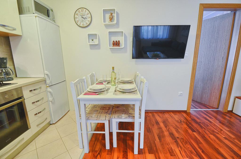 E&E Apartment Arena With Free Private Parking Pula Exterior photo